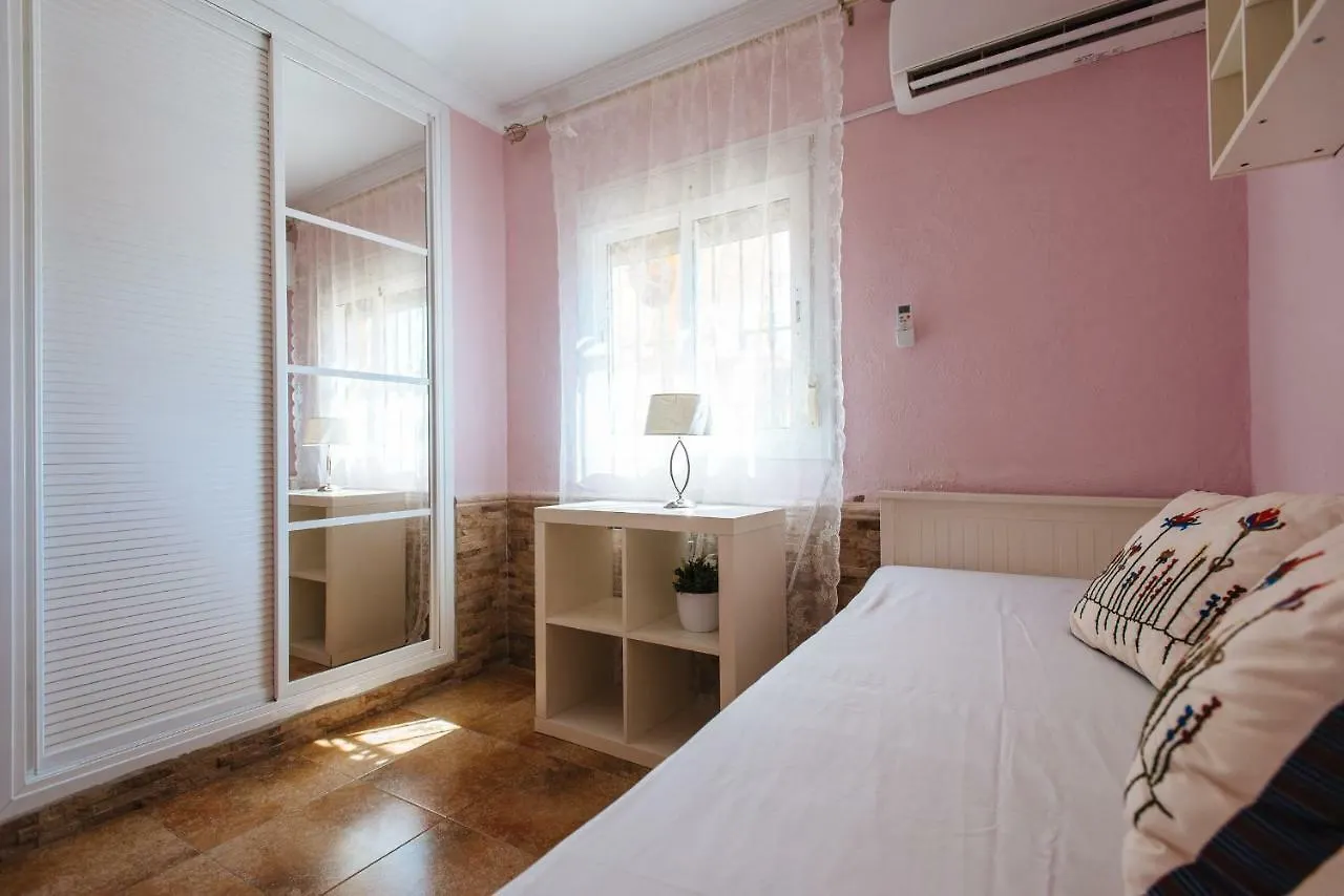 Villa Oasis Los Naranjos Con Jacuzzi 15 Min Sevilla Almensilla 0*,  Spain